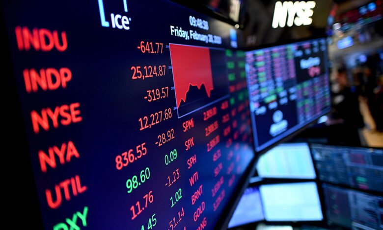 انخفاض-الأسهم-الأمريكية-عن-مستوياتها-القياسية-مع-تكهنات-خفض-الفائدة