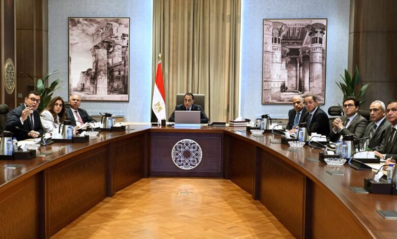 رئيس-الوزراء-يتابع-تنفيذ-الاشتراطات-والضوابط-والمعايير-الخاصة-بالإعلانات-على-الطرق