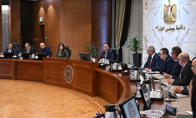 رئيس-الوزراء-يتابع-تنفيذ-مُخرجات-اللجنة-الاستشارية-للتنمية-العمرانية-وتصدير-العقار