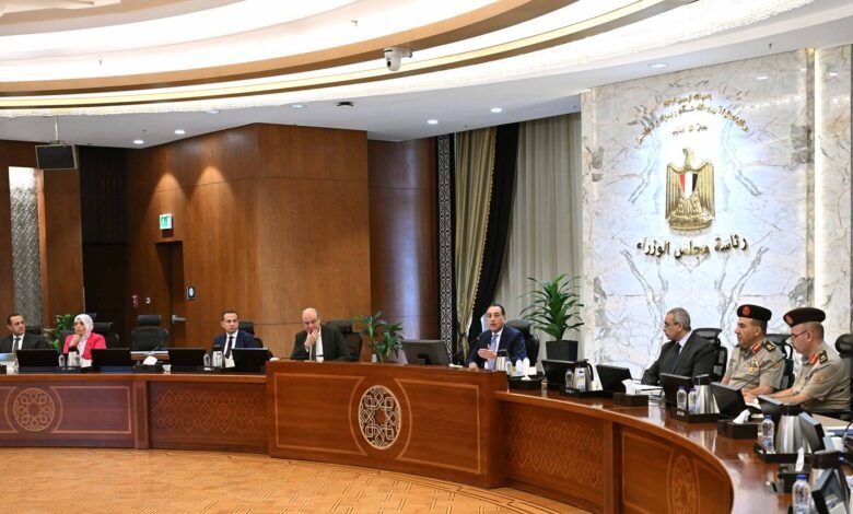 رئيس-الوزراء-يتابع-مشروعات-تطوير-البنية-التحتية-وأنظمة-التأمين-بالمطارات