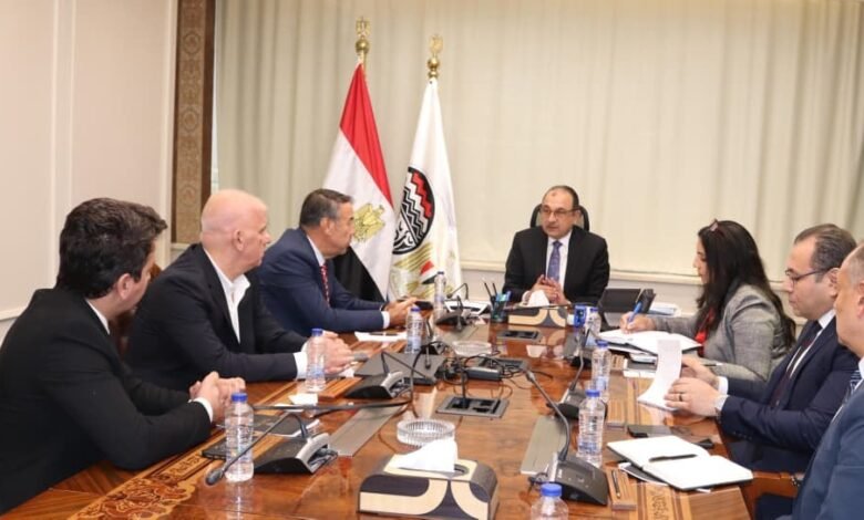 وزير-قطاع-الأعمال: هدفنا-تحويل-مصر-إلى-مركز-إقليمي-لصناعة-الغزل-والنسيج