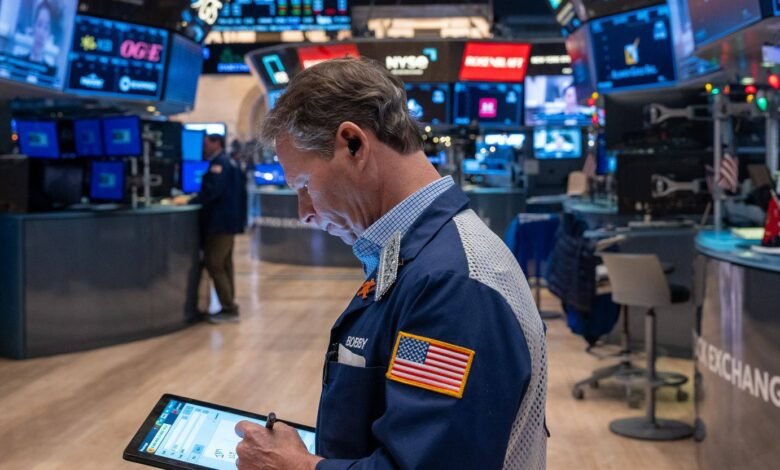 ارتفاع-الأسهم-الأمريكية-إلى-مستوى-قياسي-جديد-في-المستهل
