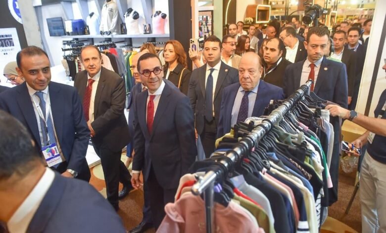 “الخطيب”:-تهيئة-بيئة-استثمارية-جاذبة-لقطاع-صناعة-المنسوجات-والملابس-الجاهزة