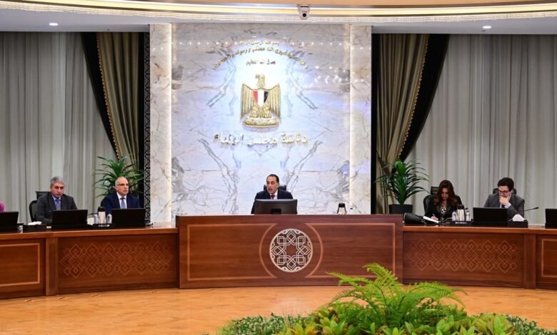 رئيس-الوزراء-يترأس-اجتماع-اللجنة-الوزارية-للسياحة