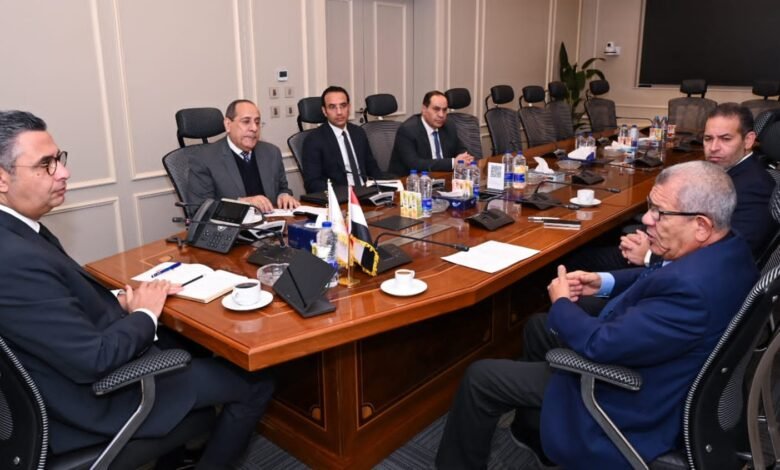 مباحثات-بين-“التموين”-و”علام-جروب”-في-إنتاج-لب-الورق-من-مخلفات-القصب