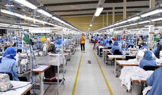 وزير-الصناعة-يوجه-باشتراط-دمج-الغزل-والنسيج-مع-مصانع-الملابس-الجاهزة