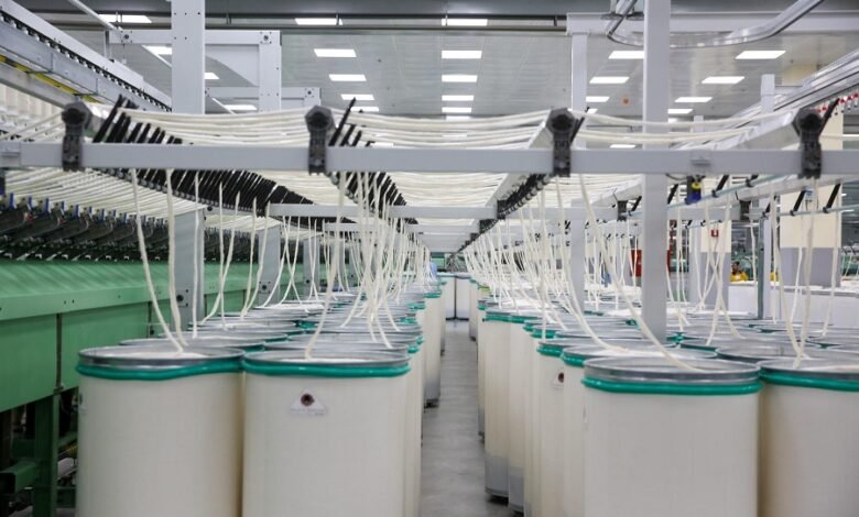 وزير-قطاع-الأعمال-يبحث-مع-محافظ-الغربية-مشروع-تطوير-صناعة-الغزل-والنسيج