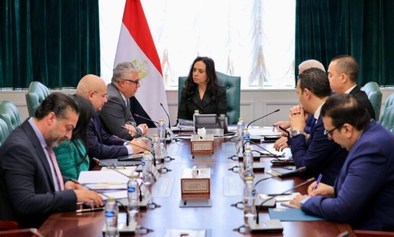 وزيرة-التضامن-تبحث-مع-رئيس-الهيئة-العامة-للمنطقة-الاقتصادية-لقناة-السويس-تعزيز-التعاون