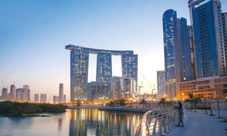 كيف-يقيّم-المستثمرون-الأجانب-الفارق-المالي-بين-العقار-الجاهز-وقيد-الإنشاء-في-أبوظبي؟
