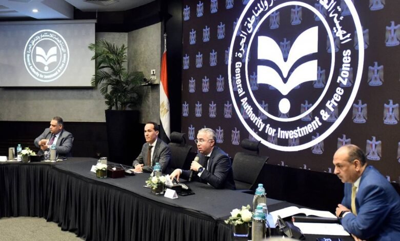 الحكومة-تبحث-إيجاد-حلولٍ-جذرية-لتحديات-بيئة-الاستثمار