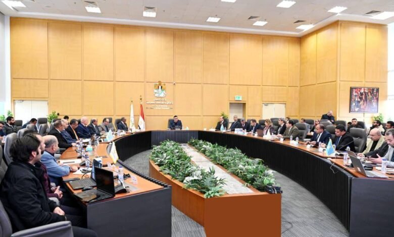 وزير-الإسكان-يتابع-الموقف-التنفيذى-لمشروعات-“حياة-كريمة”