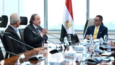 “الخطيب”-يبحث-مع-brandix-السيريلانكية-خطط-الشركة-للاستثمار-بالسوق-المصرى