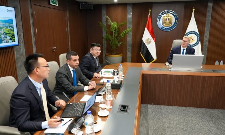 “شينج-فا”-الصينية-تعتزم-استثمار-ملياري-دولار-للبحث-عن-خام-الفوسفات-بمصر