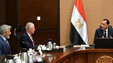 رئيس-الوزراء-يلتقي-رئيس-“بوينج”-الأمريكية-لبحث-فرص-تعزيز-وتطوير-الشراكة