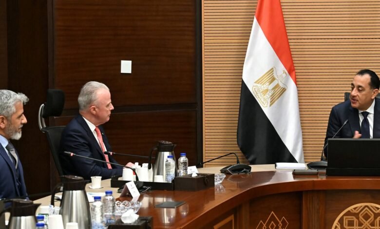 رئيس-الوزراء-يلتقي-رئيس-“بوينج”-الأمريكية-لبحث-فرص-تعزيز-وتطوير-الشراكة