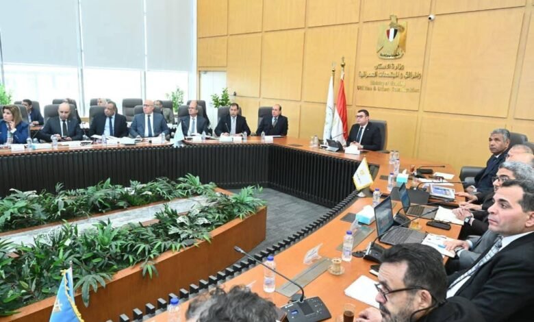 وزير-الإسكان-يتابع-الموقف-التنفيذي-لمشروعات-“حياة-كريمة”-لتطوير-قرى-الريف-المصري