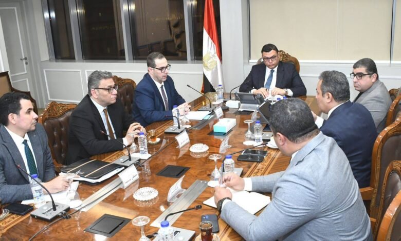 وزير-الإسكان-يتابع-ملفات-عمل-الهيئة-العامة-للتنمية-السياحية