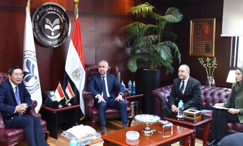 “الاستثمار”-تبحث-مع-سفير-سنغافورة-تعزيز-التعاون-المشترك