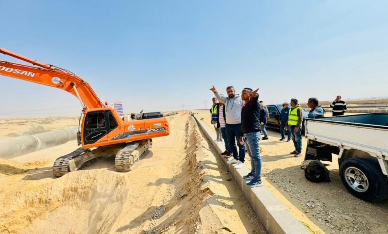 رئيس-العبور-الجديدة-يتابع-مشروعات-ترفيق-الأراضي-بالحي-27 