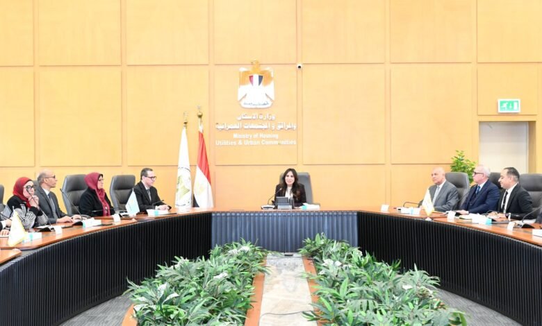 وزيرة-الإسكان-تتابع-مستجدات-ملفات-تقنين-الأوضاع-بالأراضى-المضافة-لعدد-من-المدن-الجديدة