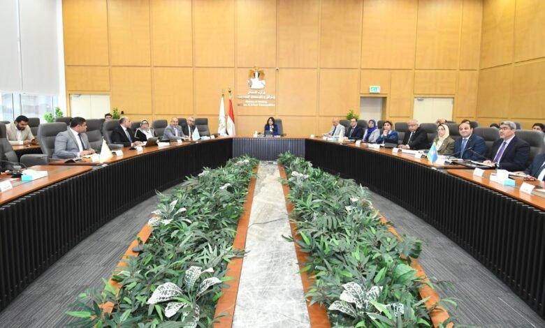 وزيرة-الإسكان-تعقد-اجتماعاً-لمتابعة-الموقف-التنفيذي-لمشروع-حدائق-تلال-الفسطاط