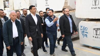 وزير-الصناعة-يتفقد-أعمال-مصانع-منطقة-“شق-الثعبان”-للرخام