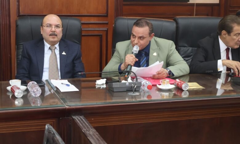 وكيل-لجنة-الإسكان-يطرح-5-ملفات-عاجلة-على-محافظ-سوهاج-للحل-الفوري