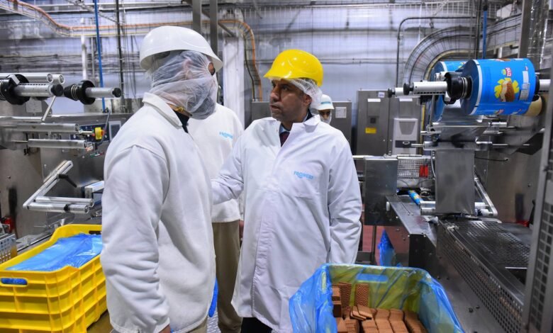 وزير-العمل-يتفقد-“فرونيري-آيس-كريم-مصر”-باستثمارات 2.5-مليار-جنيه