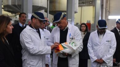 وزير-العمل-يتفقد-مصنع-“سكيب-للدهانات” 