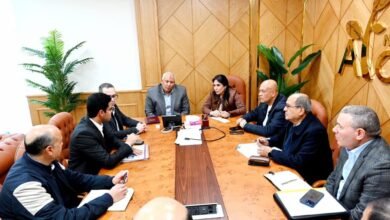 رأس-الحكمة-على-طاولة-البحث.-وزيرة-الإسكان-تناقش-معدلات-التنفيذ-مع-محافظ-مطروح