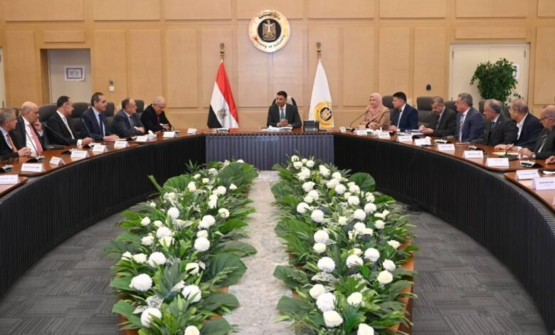 “هاشم”-يبحث-مع-اتحاد-الصناعات-تحديات-القطاع-ويتعهد-بجولات-على-المصانع