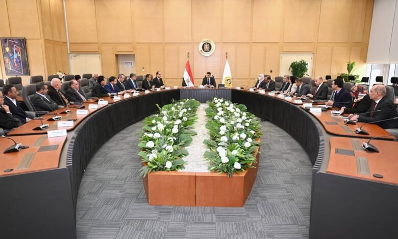 تحديات-قطاع-السيراميك-فى-مصر-على-مائدة-“الصناعة”