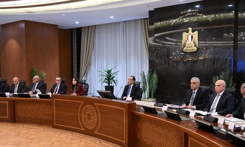 رئيس-الوزراء-يستعرض-الموقف-التنفيذى-والمالى-للمرحلة-الأولى-من-“حياة-كريمة”