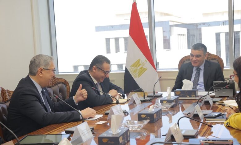 “الشراء-الموحد”-تبحث-مع-“عبدي-إبراهيم-للأدوية”-فرص-توطين-صناعة-الدواء-في-مصر