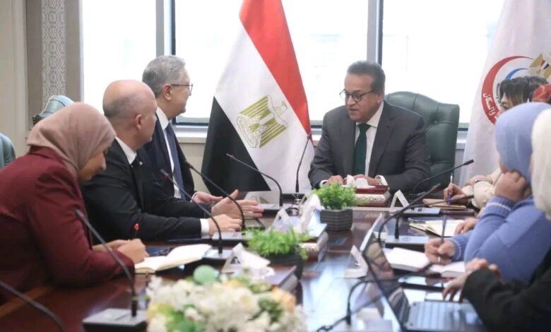 وزير-الصحة-يبحث-مع-وفد-شركة-عبدي-إبراهيم-التركية-تعزيز-التعاون-وفرص-الاستثمار