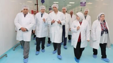 وزير-الصناعة-يتفقد-مصنع-“آمون-للأدوية”-بالعبور