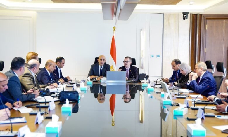 وزيرا-التخطيط-والتعليم-يناقشان-الخطة-الاستثمارية-لتعزيز-جهود-الدولة-في-تطوير-منظومة-التعليم