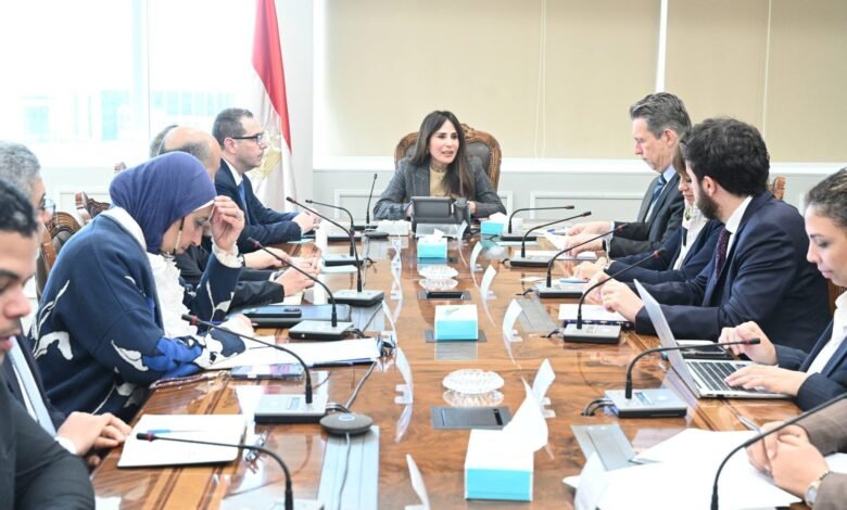 “الإسكان”-تبحث-مع-“الأوروبي-لإعادة-الإعمار”-تعزيز-التعاون-في-مشروعات-التنمية