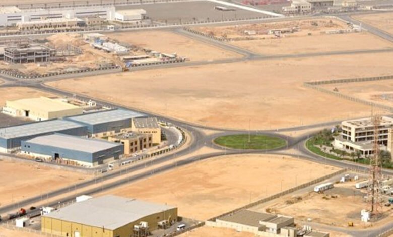 الإسكان-والصناعة-يناقشان-زيادة-ارتفاعات-المصانع-لتعظيم-استغلال-الأراضي-الصناعية