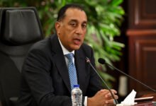 الحكومة-تنفي-حظر-حركة-المواطنين-وتعليق-الدراسة-لمدة-15-يومًا