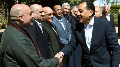 رئيس-الوزراء-يبدأ-جولة-تفقدية-بسوق-العبور-لتجارة-الجملة-وأحد-فروع-“كاري-أون”