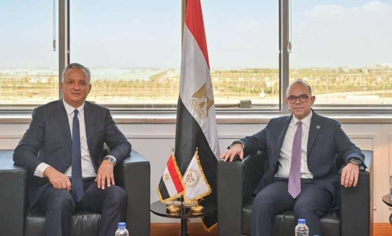 “الاستثمار”-تدرس-إمكانية-الربط-بين-البورصة-المصرية-والمغربية