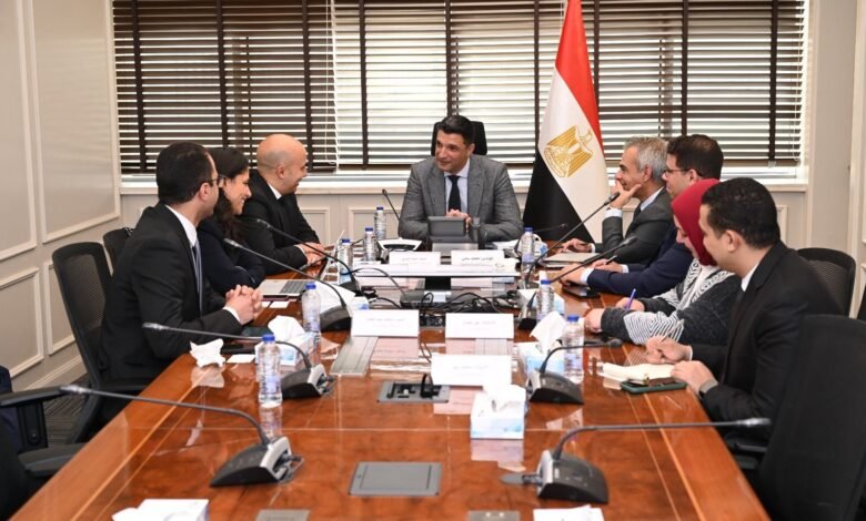 وزير-الصناعة-يبحث-خطط-تعزيز-استثمارات-“لوريال-لمستحضرات-التجميل”-في-مصر