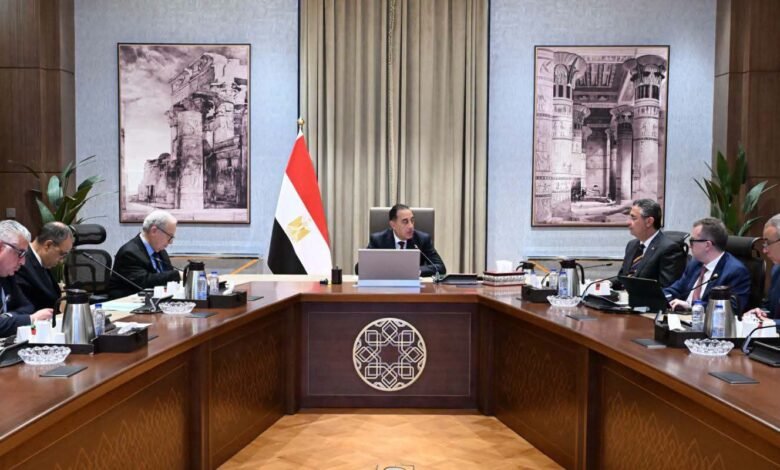 رئيس-الوزراء-يُتابع-مشروع-إنشاء-مركز-عالمي-لتخزين-وتجارة-الحبوب-والزيوت-في-مصر