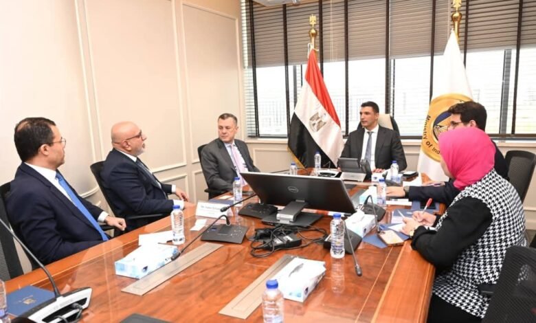 وزير-الصناعة-يبحث-مع-بنك-أبوظبي-الأول-مصر-سبل-تمويل-المشروعات-الصناعية