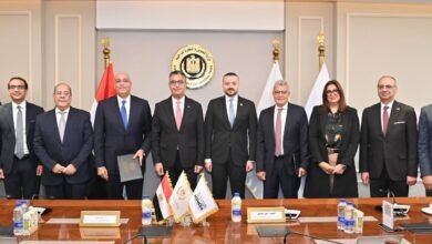 القابضة-الغذائية-توقع-اتفاق-مع-“تنمية-المشروعات”-لتحويل-المنافذ-التموينية-إلى-“carry-on”