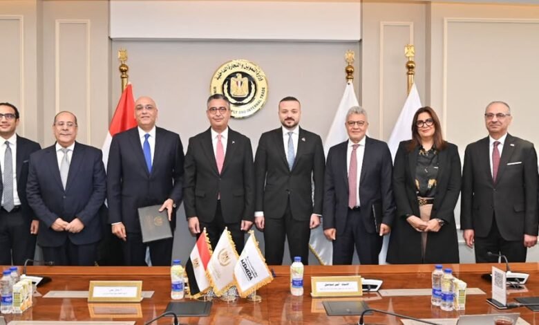 القابضة-الغذائية-توقع-اتفاق-مع-“تنمية-المشروعات”-لتحويل-المنافذ-التموينية-إلى-“carry-on”