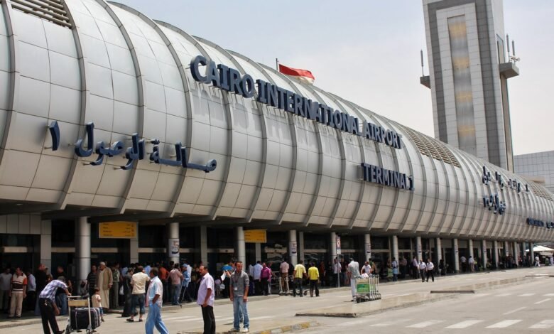 مصر-توقع-اتفاقيتين-لتشغيل-منظومة-“visa-on-arrival”-بمطار-القاهرة-الدولي