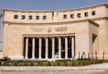 كيف-أصبح-تثبيت-أسعار-الفائدة-“رهان-الضرورة”؟