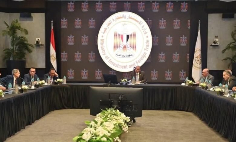 وزير-الاستثمار-يعقد-اجتماعًا-مع-اتحاد-الغرف-التجارية-لبحث-تعزيز-الصادرات
